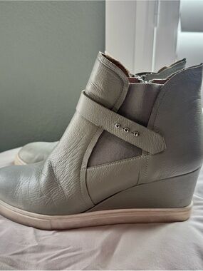 Paolo Women's Wedge Ankle Bootie in Light Gray